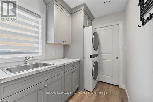 4692 Gilmore Road, Fort Erie (329 - Mulgrave), ON - Indoor Photo Showing Laundry Room