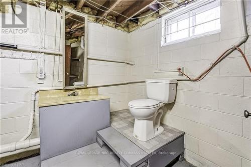 1404 Orchard Avenue, Fort Erie (334 - Crescent Park), ON - Indoor Photo Showing Bathroom