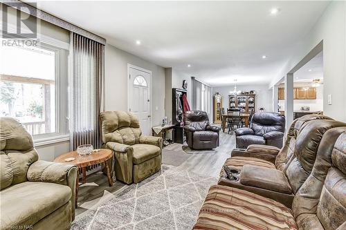 1404 Orchard Avenue, Fort Erie (334 - Crescent Park), ON - Indoor Photo Showing Living Room