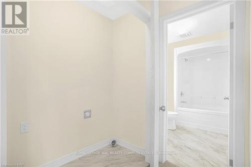 201 Hodgkins Avenue Avenue, Thorold (556 - Allanburg/Thorold South), ON - Indoor Photo Showing Bathroom