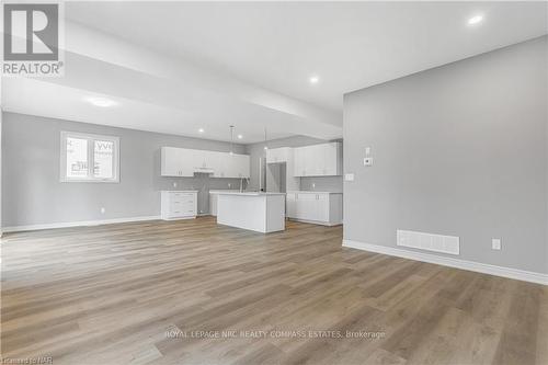 191 Hodgkins Avenue Avenue, Thorold (556 - Allanburg/Thorold South), ON - Indoor Photo Showing Kitchen