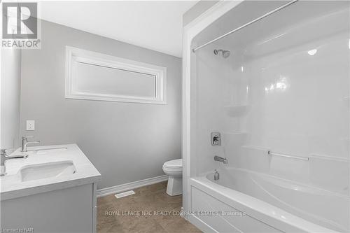 191 Hodgkins Avenue Avenue, Thorold (556 - Allanburg/Thorold South), ON - Indoor Photo Showing Bathroom