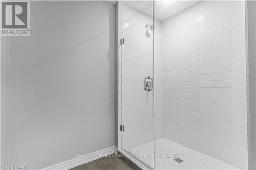 191 Hodgkins Avenue Avenue, Thorold (556 - Allanburg/Thorold South), ON - Indoor Photo Showing Bathroom