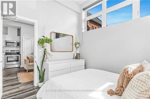 5 - 405 Merritt Street, St. Catharines (456 - Oakdale), ON - Indoor Photo Showing Bedroom