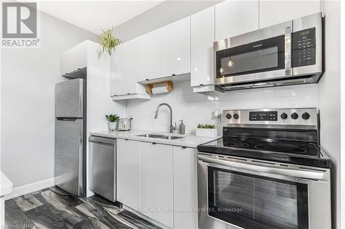 5 - 405 Merritt Street, St. Catharines (456 - Oakdale), ON - Indoor Photo Showing Kitchen With Double Sink With Upgraded Kitchen