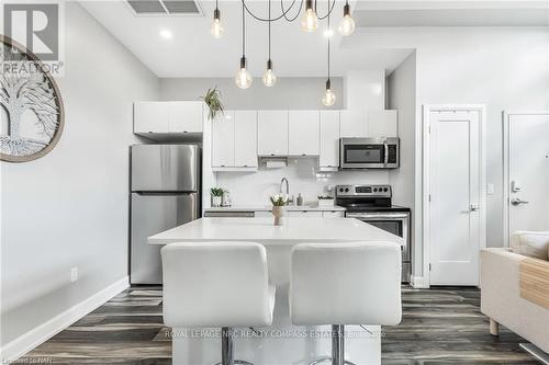 5 - 405 Merritt Street, St. Catharines (456 - Oakdale), ON - Indoor Photo Showing Kitchen With Upgraded Kitchen