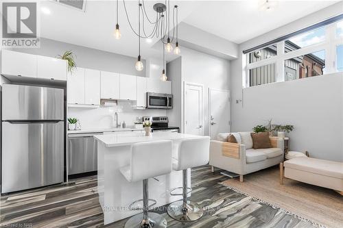 5 - 405 Merritt Street, St. Catharines (456 - Oakdale), ON - Indoor Photo Showing Kitchen With Upgraded Kitchen