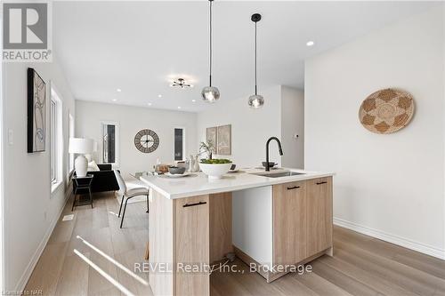 181 Southworth Street N, Welland (773 - Lincoln/Crowland), ON - Indoor Photo Showing Kitchen