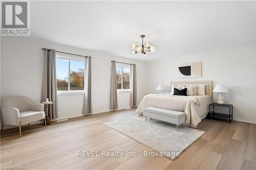 181 Southworth Street N, Welland (773 - Lincoln/Crowland), ON - Indoor Photo Showing Bedroom