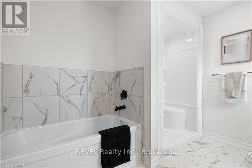 181 Southworth Street N, Welland (773 - Lincoln/Crowland), ON - Indoor Photo Showing Bathroom