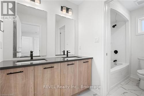 181 Southworth Street N, Welland (773 - Lincoln/Crowland), ON - Indoor Photo Showing Bathroom