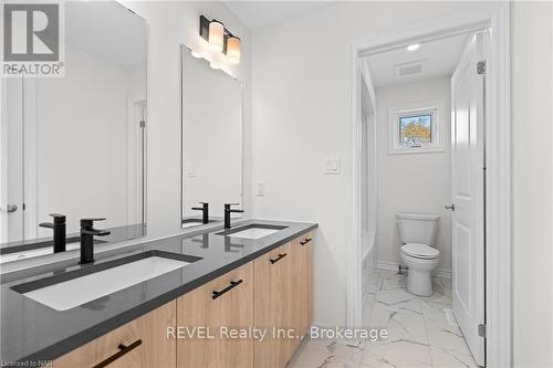 181 Southworth Street N, Welland (773 - Lincoln/Crowland), ON - Indoor Photo Showing Bathroom