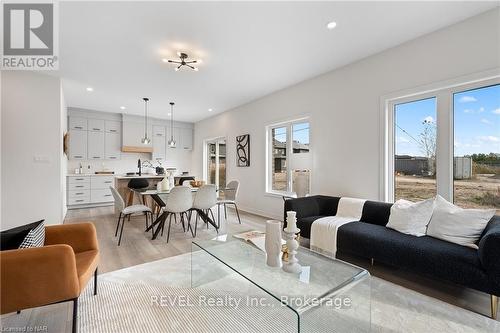 181 Southworth Street N, Welland (773 - Lincoln/Crowland), ON - Indoor Photo Showing Living Room