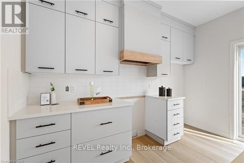 181 Southworth Street N, Welland (773 - Lincoln/Crowland), ON - Indoor Photo Showing Kitchen