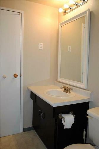 B3 1440 20Th Street, Brandon, MB - Indoor Photo Showing Bathroom