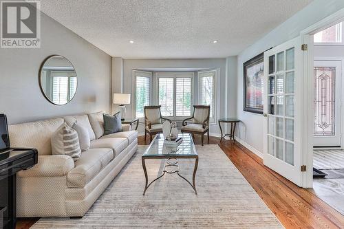 2108 Schoolmaster Circle, Oakville, ON - Indoor Photo Showing Living Room