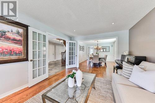 2108 Schoolmaster Circle, Oakville, ON - Indoor Photo Showing Living Room