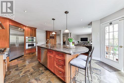 2108 Schoolmaster Circle, Oakville, ON - Indoor Photo Showing Kitchen With Upgraded Kitchen