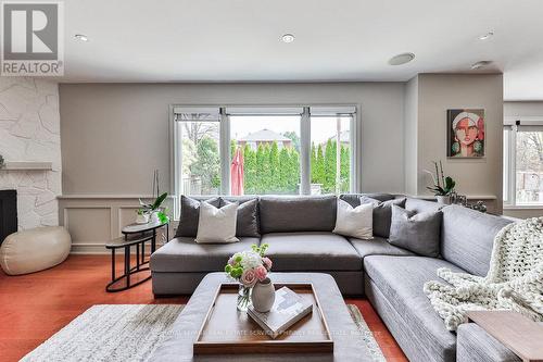 2108 Schoolmaster Circle, Oakville, ON - Indoor Photo Showing Living Room