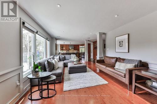 2108 Schoolmaster Circle, Oakville, ON - Indoor Photo Showing Living Room