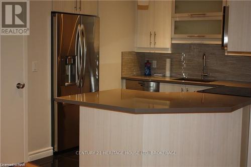 2 - 238 Bertie Street, Fort Erie (332 - Central), ON - Indoor Photo Showing Kitchen