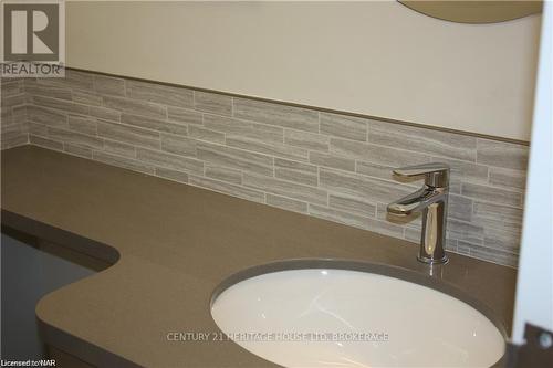 2 - 238 Bertie Street, Fort Erie (332 - Central), ON - Indoor Photo Showing Bathroom