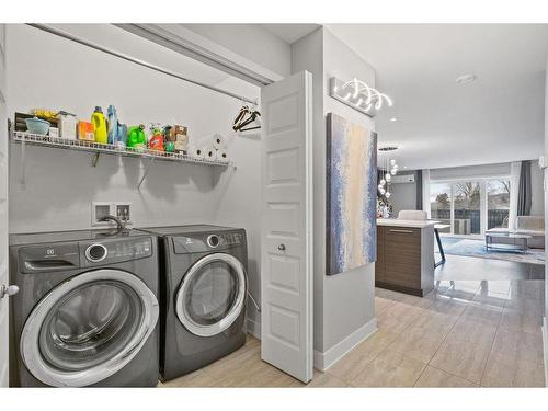 Passageway - 15 Rue Nicolas, Saint-Joseph-Du-Lac, QC - Indoor Photo Showing Laundry Room