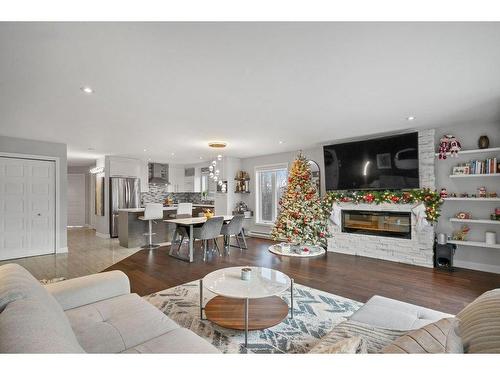 Living room - 15 Rue Nicolas, Saint-Joseph-Du-Lac, QC - Indoor Photo Showing Living Room