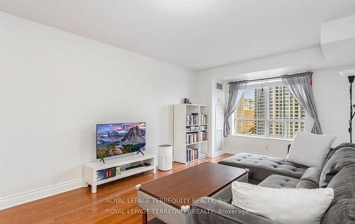 1408-8 Mckee Ave, Toronto, ON - Indoor Photo Showing Living Room