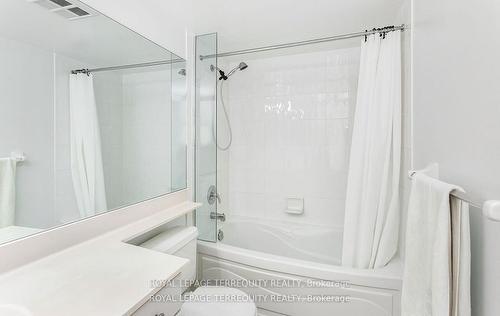 1408-8 Mckee Ave, Toronto, ON - Indoor Photo Showing Bathroom