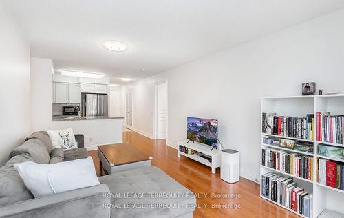 1408-8 Mckee Ave, Toronto, ON - Indoor Photo Showing Living Room