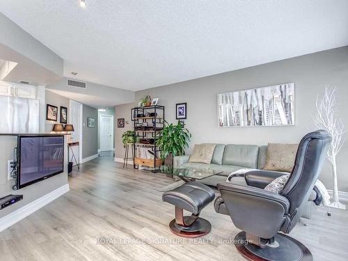 603-7 Broadway Ave, Toronto, ON - Indoor Photo Showing Living Room