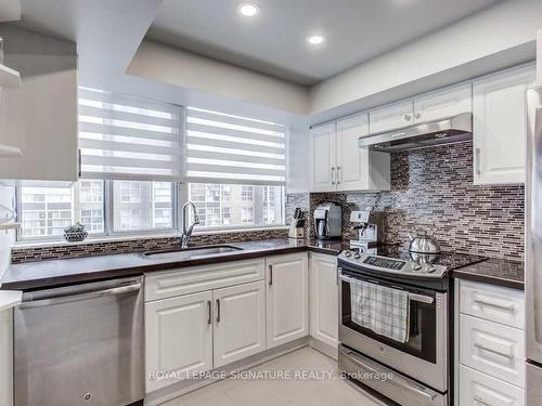 603-7 Broadway Ave, Toronto, ON - Indoor Photo Showing Kitchen With Upgraded Kitchen