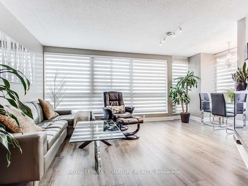 603-7 Broadway Ave, Toronto, ON - Indoor Photo Showing Living Room