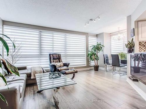 603-7 Broadway Ave, Toronto, ON - Indoor Photo Showing Living Room