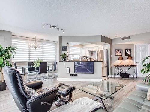 603-7 Broadway Ave, Toronto, ON - Indoor Photo Showing Living Room