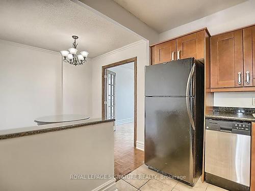 305-5949 Yonge St, Toronto, ON - Indoor Photo Showing Kitchen