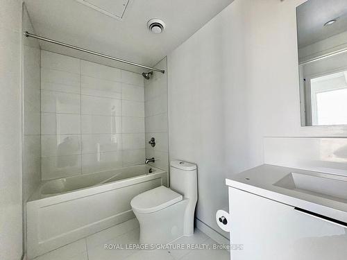 2910-238 Simcoe St, Toronto, ON - Indoor Photo Showing Bathroom