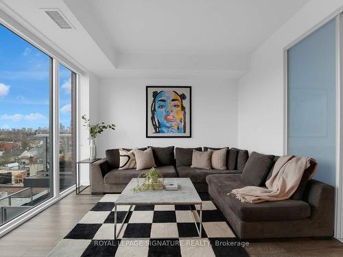 714-106 Dovercourt Rd, Toronto, ON - Indoor Photo Showing Living Room