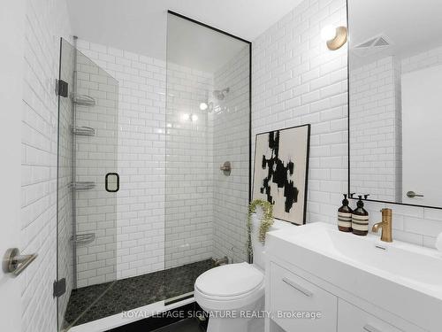 714-106 Dovercourt Rd, Toronto, ON - Indoor Photo Showing Bathroom