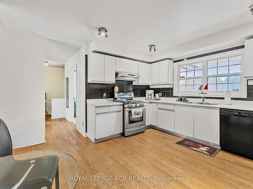 23 Forfardale Rd, Whitchurch-Stouffville, ON - Indoor Photo Showing Kitchen