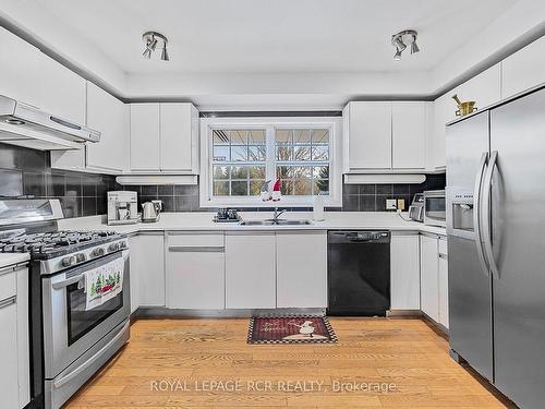 23 Forfardale Rd, Whitchurch-Stouffville, ON - Indoor Photo Showing Kitchen With Double Sink