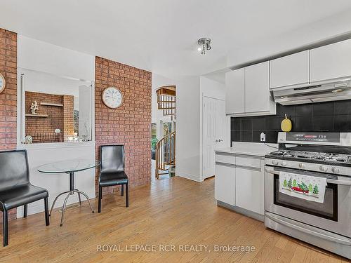 23 Forfardale Rd, Whitchurch-Stouffville, ON - Indoor Photo Showing Kitchen