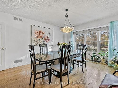 23 Forfardale Rd, Whitchurch-Stouffville, ON - Indoor Photo Showing Dining Room