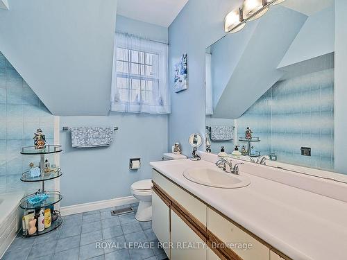 23 Forfardale Rd, Whitchurch-Stouffville, ON - Indoor Photo Showing Bathroom