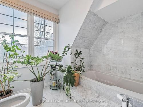 23 Forfardale Rd, Whitchurch-Stouffville, ON - Indoor Photo Showing Bathroom