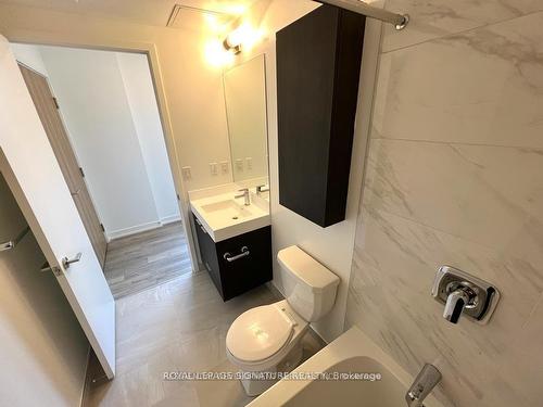 339-3100 Keele St, Toronto, ON - Indoor Photo Showing Bathroom