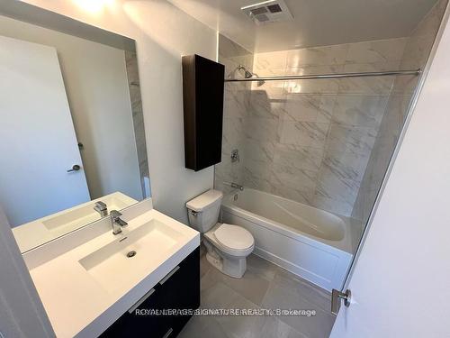 339-3100 Keele St, Toronto, ON - Indoor Photo Showing Bathroom