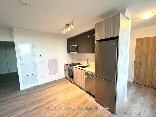 339-3100 Keele St, Toronto, ON - Indoor Photo Showing Kitchen