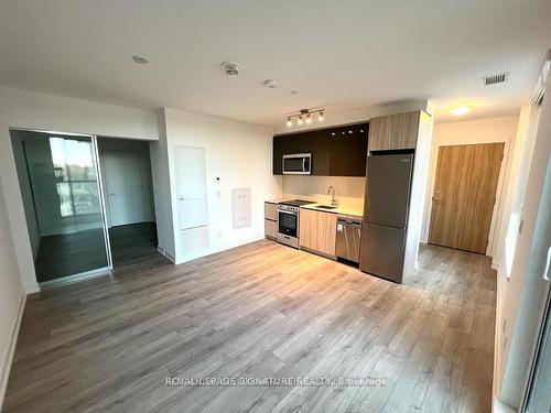 339-3100 Keele St, Toronto, ON - Indoor Photo Showing Kitchen